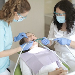 Woman at emergency dentist